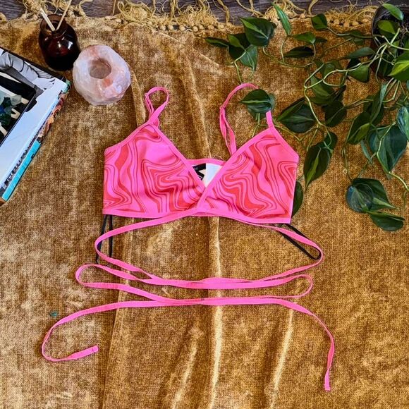 Forever-21 Women's Pink Bra - Picture 2 of 5